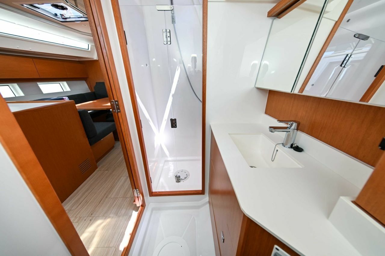 Yacht image 26