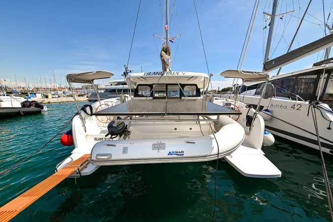 Yacht image 16