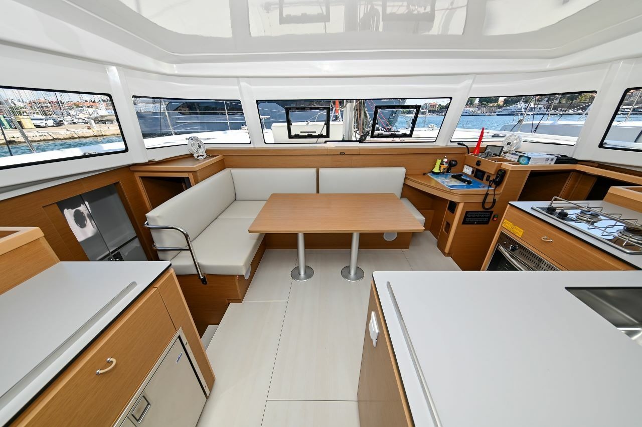 Yacht image 30