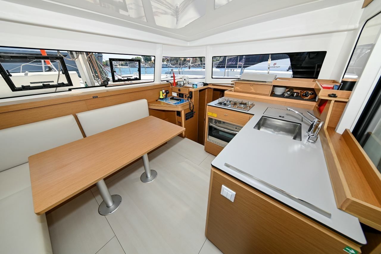 Yacht image 9