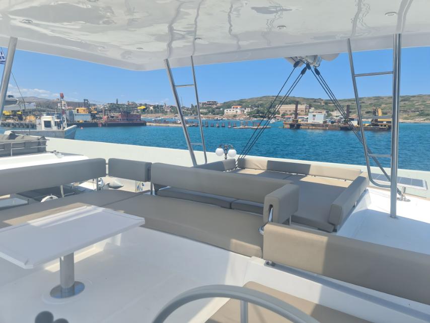 Bali 4.6 OPEN SPACE ( 7 cabins, SOUNTLESS GENERATOR , WATER MAKER , SOLAR PANEL , A/C 6 UNITS , WATERMAKER, DISHWASHER , BOTTLE WATER TO FREEZER, TV EXCELENCE PACK )v