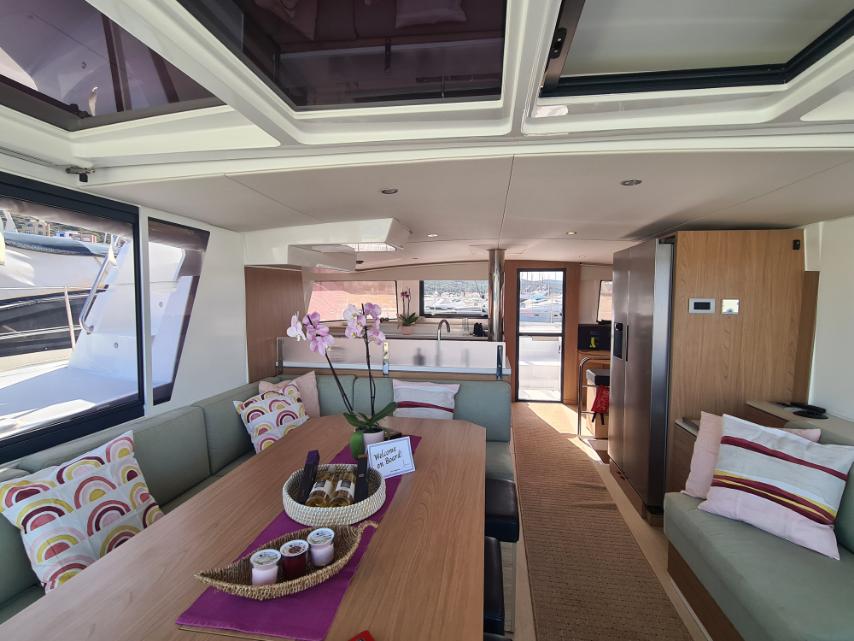 Bali 4.6 OPEN SPACE ( 7 cabins, SOUNTLESS GENERATOR , WATER MAKER , SOLAR PANEL , A/C 6 UNITS , WATERMAKER, DISHWASHER , BOTTLE WATER TO FREEZER, TV EXCELENCE PACK )v, Lavrio