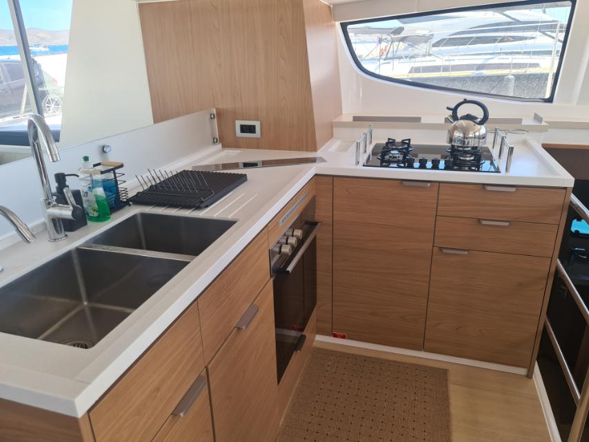 Bali 4.6 OPEN SPACE ( 7 cabins, SOUNTLESS GENERATOR , WATER MAKER , SOLAR PANEL , A/C 6 UNITS , WATERMAKER, DISHWASHER , BOTTLE WATER TO FREEZER, TV EXCELENCE PACK )v, Lavrio