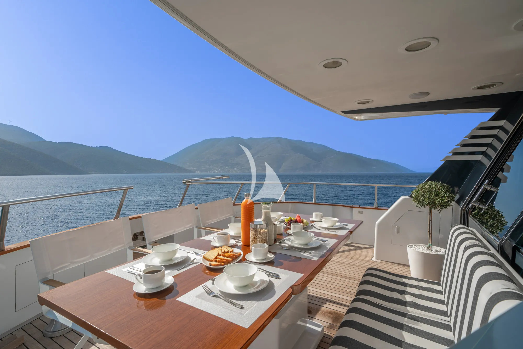 Secondary yacht image