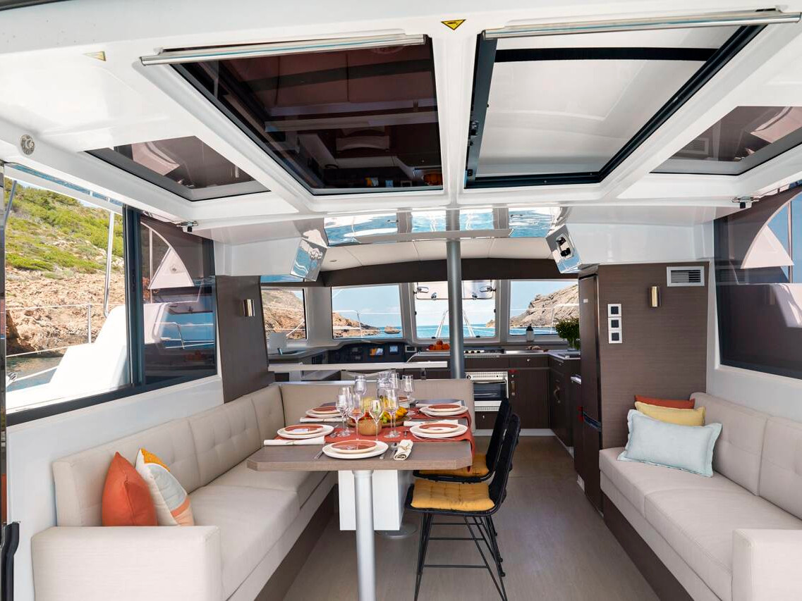 Tropicat, Interior image