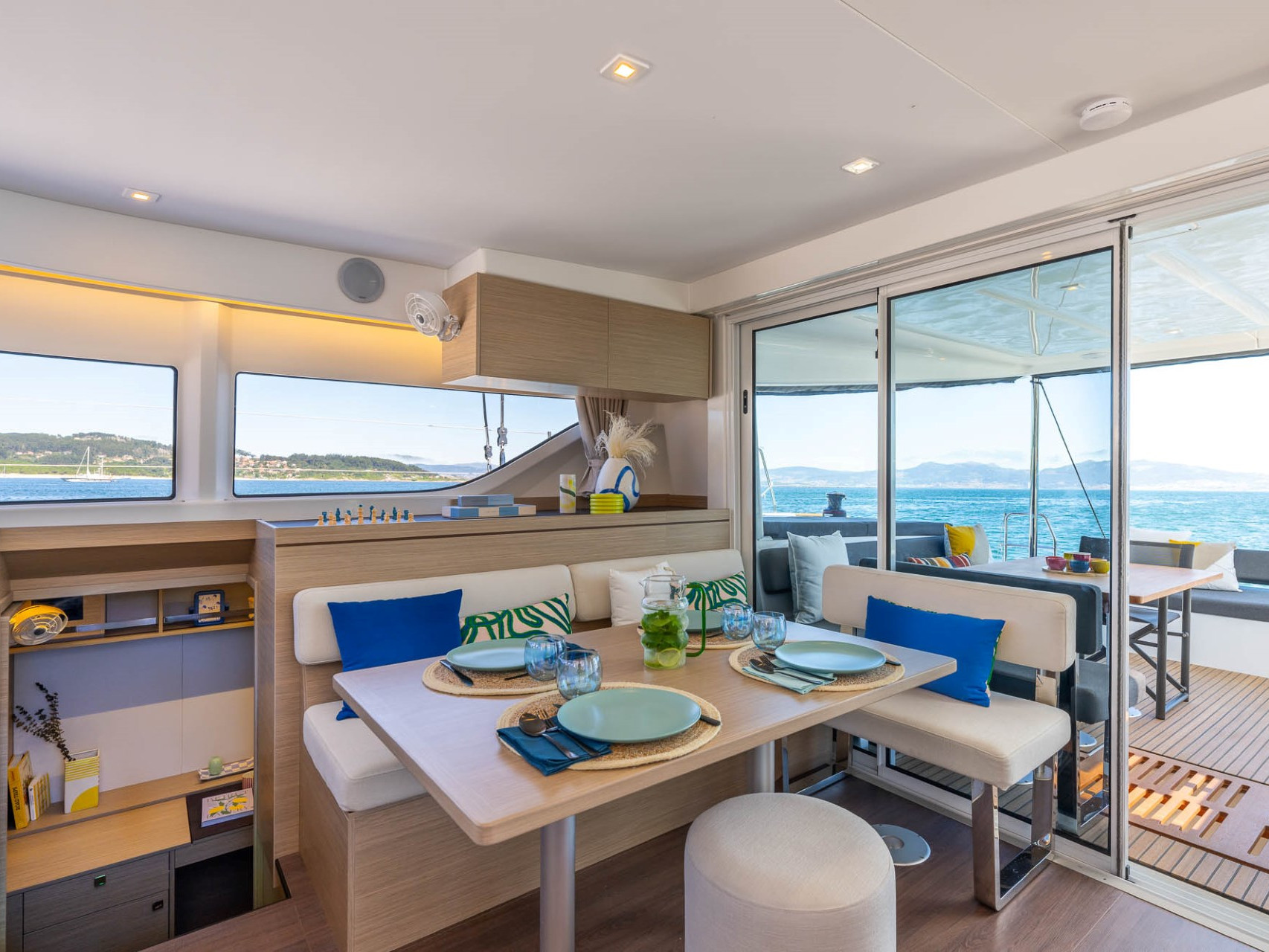 Ouzo Daddy, Interior image
