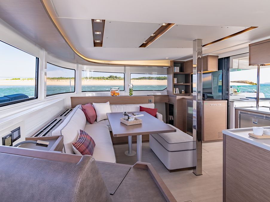 Knot Telling, Interior image