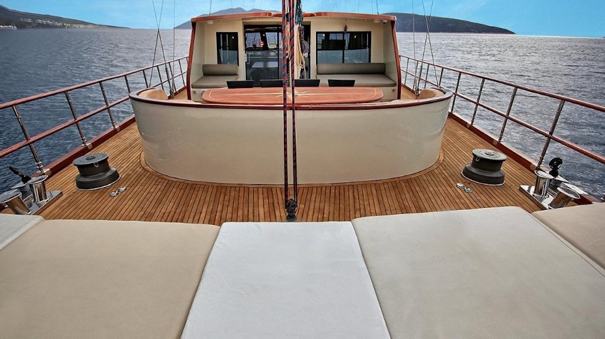 Yacht image 16