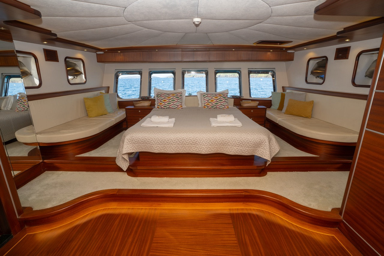Yacht image 23