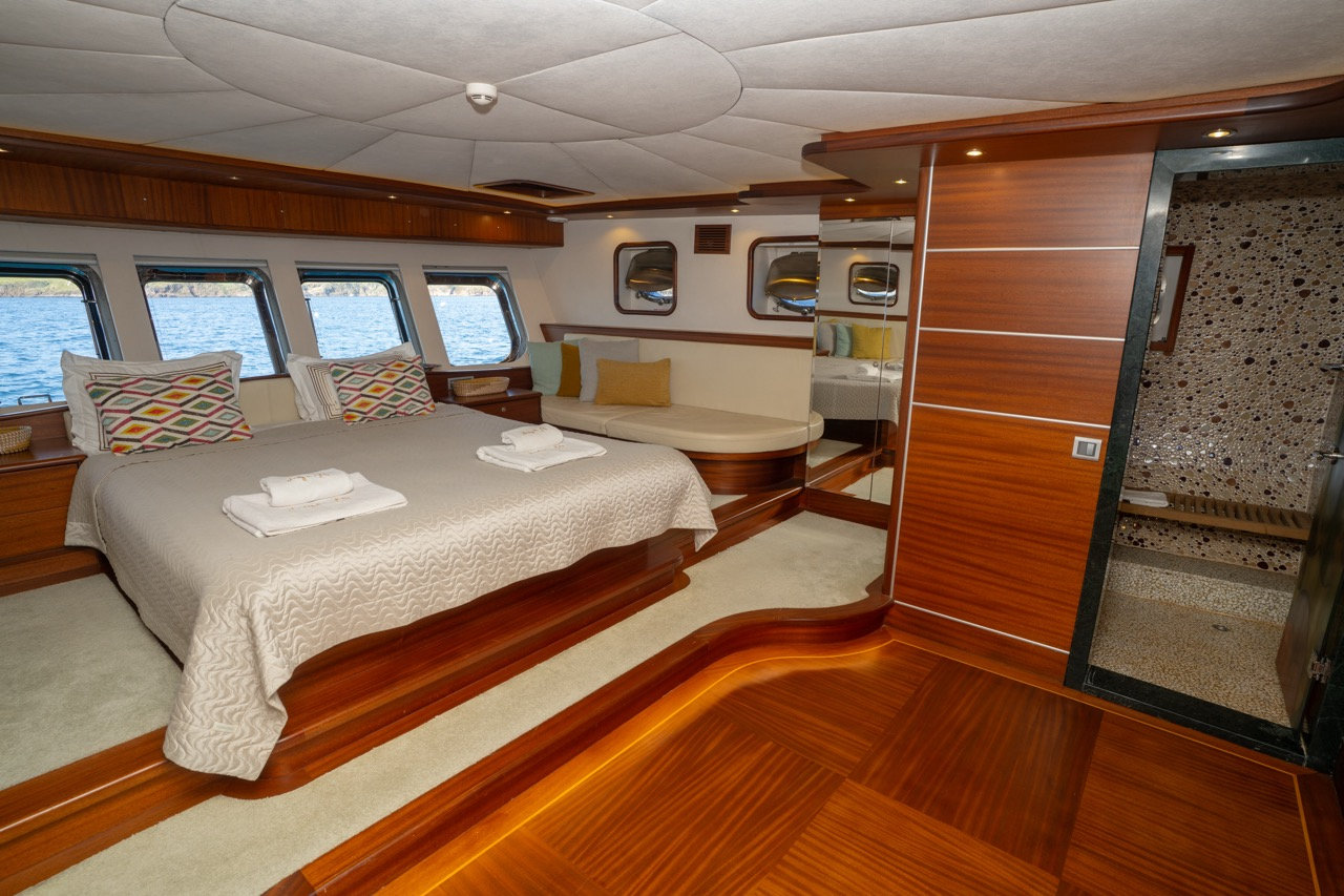 Yacht image 32