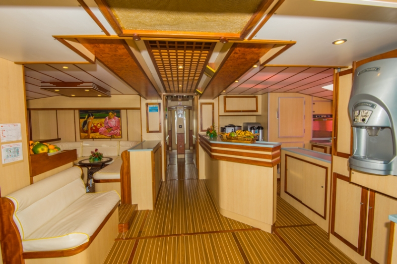 Cocktail  - Cabin G11 - Salon + Kitchen - Seychelles, Eden Island Marina