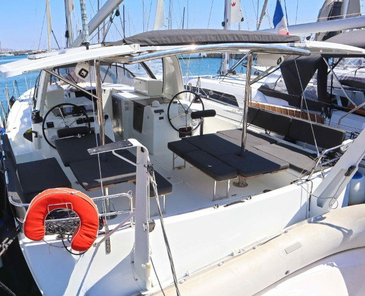 Yacht image 13