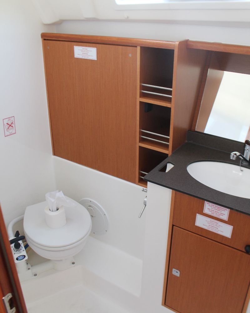 фото Bavaria Cruiser 41 11