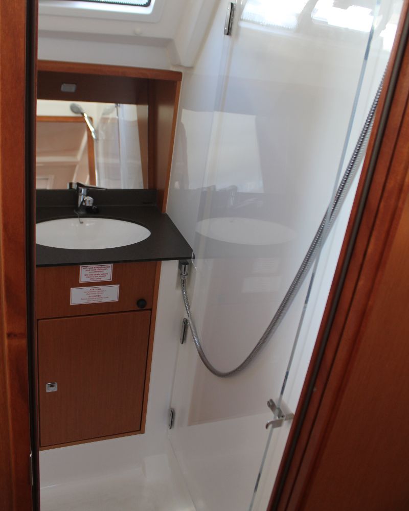 фото Bavaria Cruiser 41 12