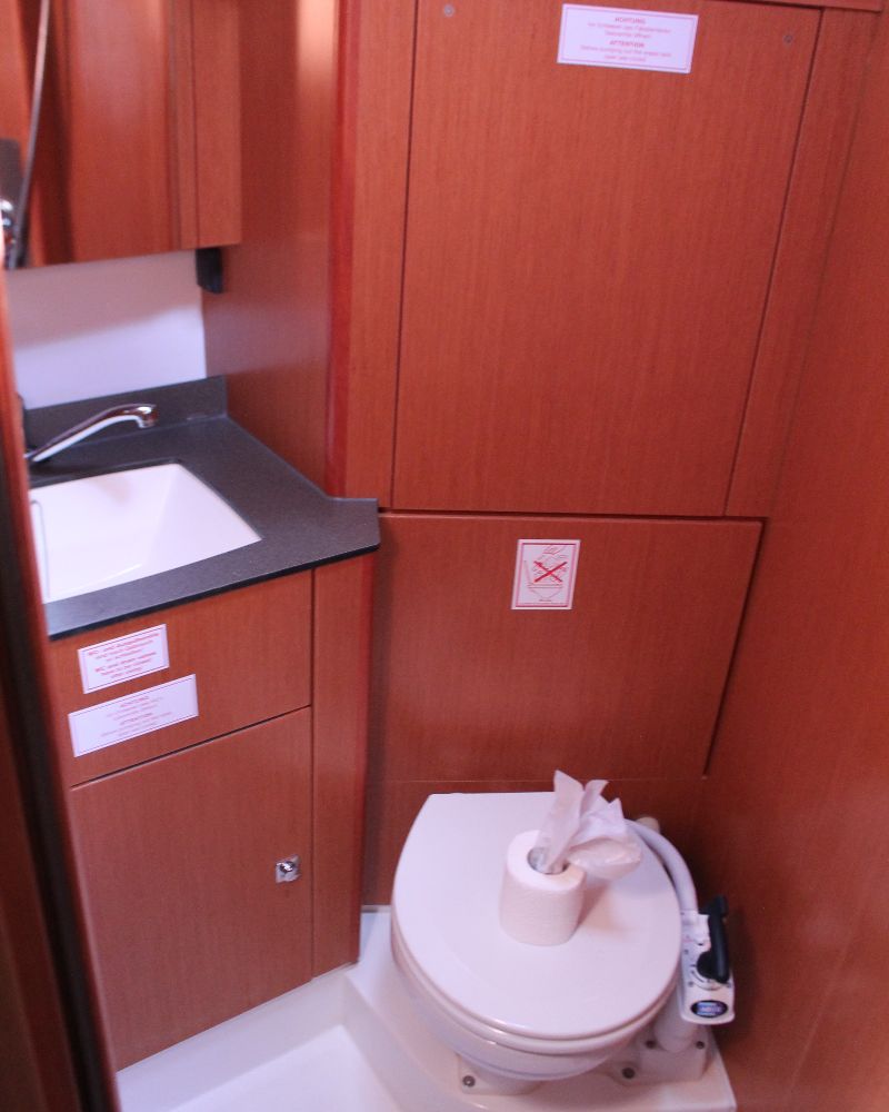 фото Bavaria Cruiser 41 15