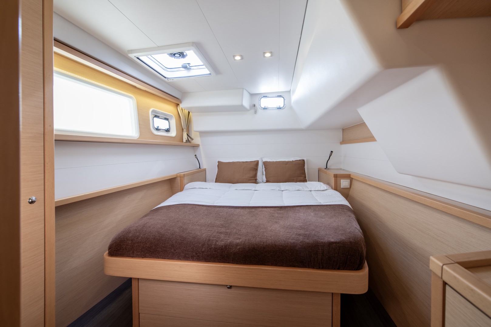 Yacht image 24