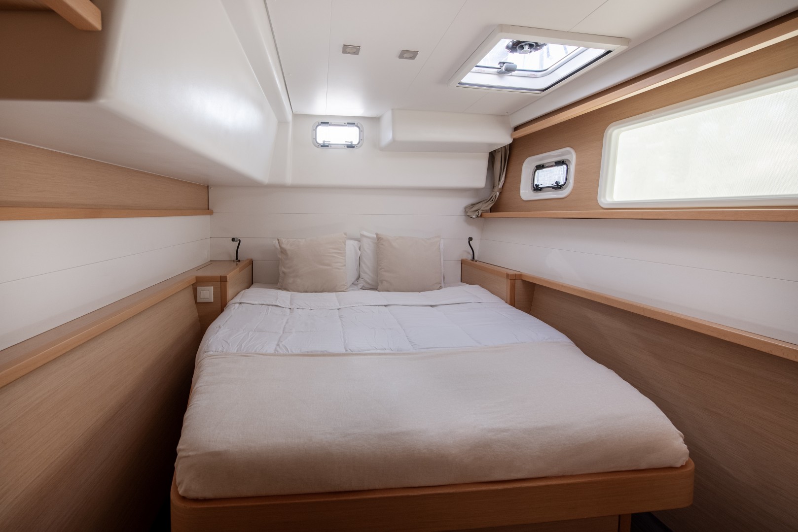 Yacht image 16