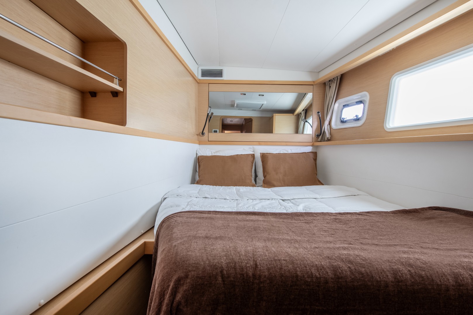 Yacht image 9