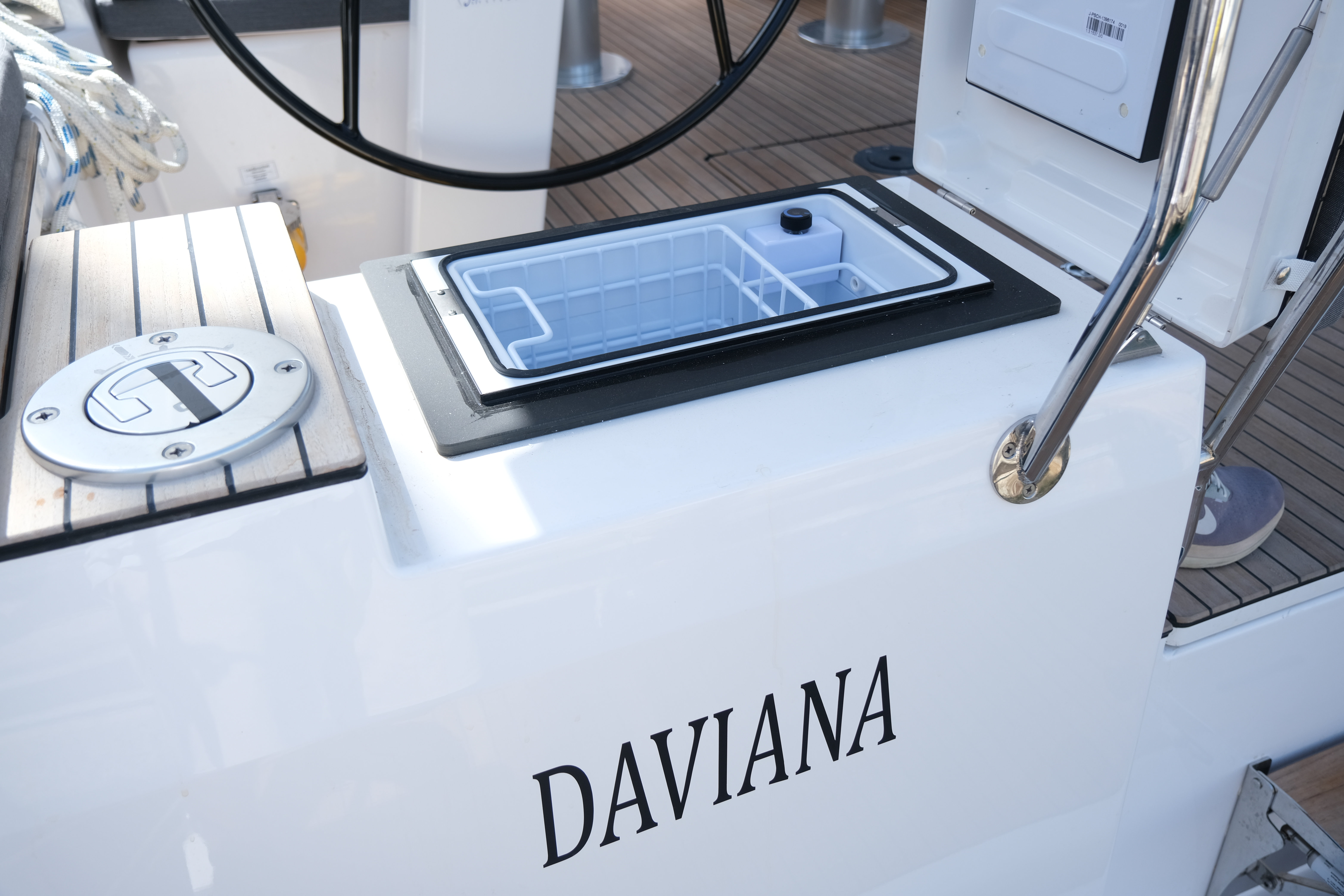 Yacht image 13