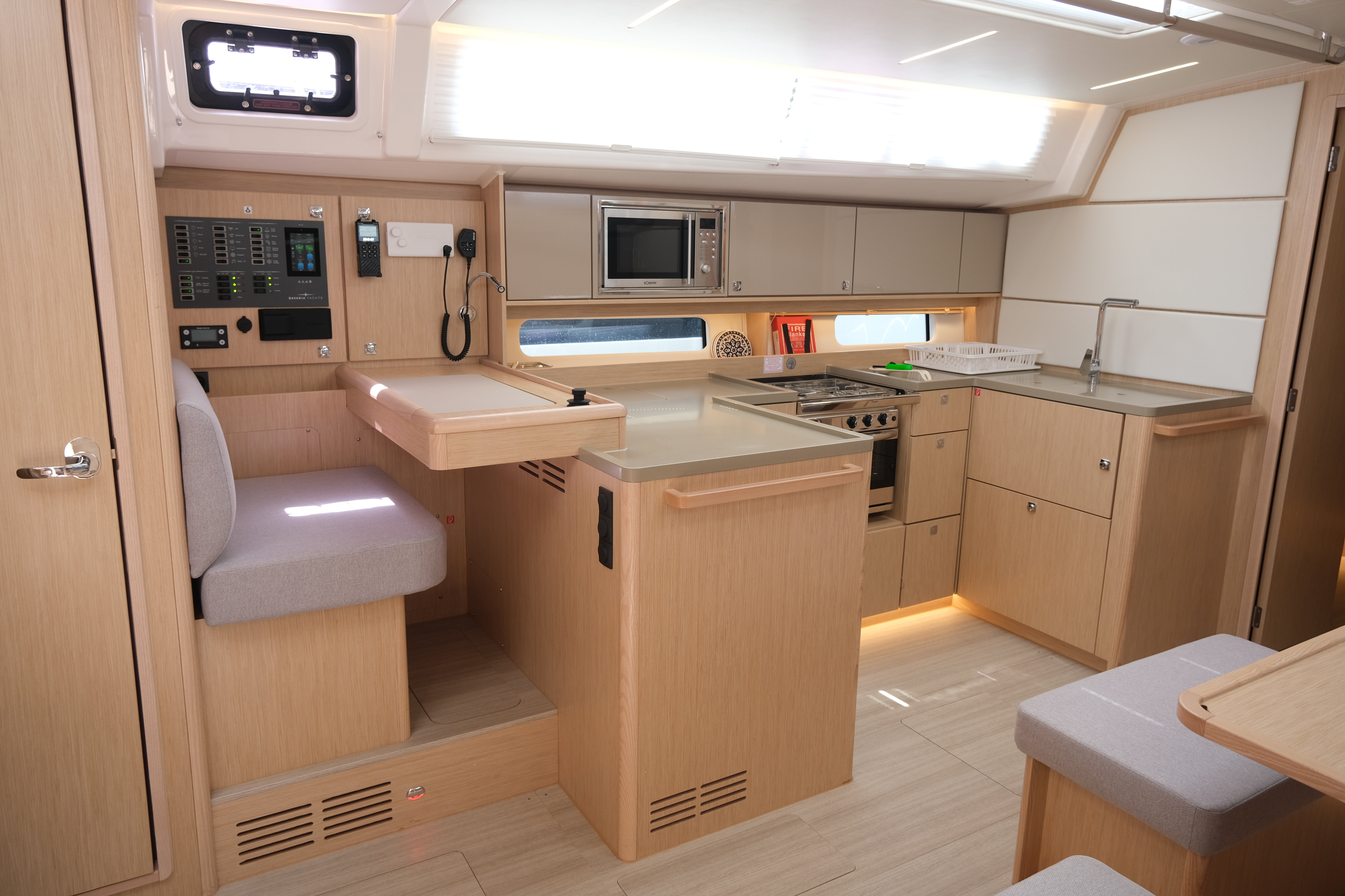 Yacht image 18