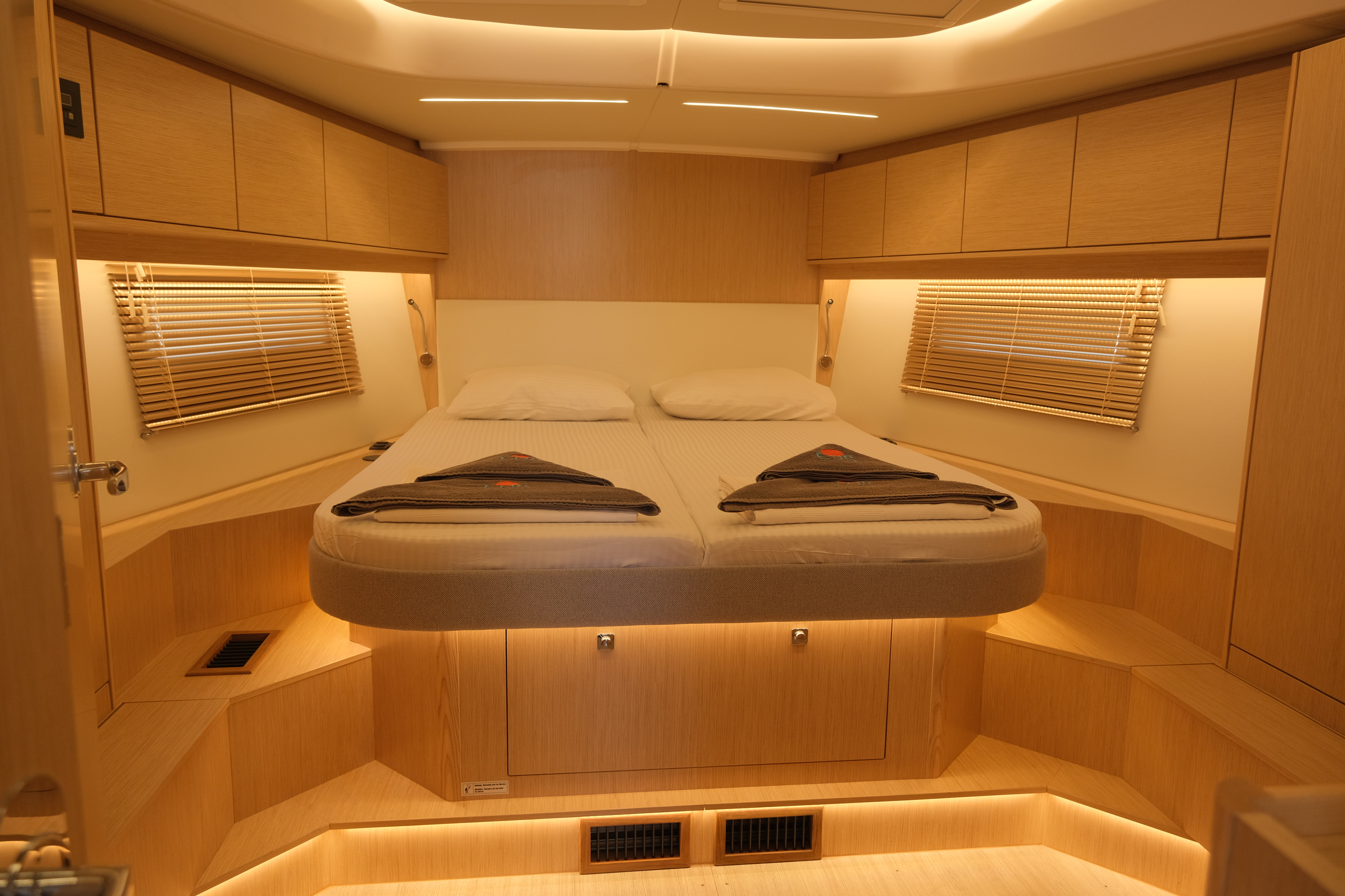 Yacht image 19