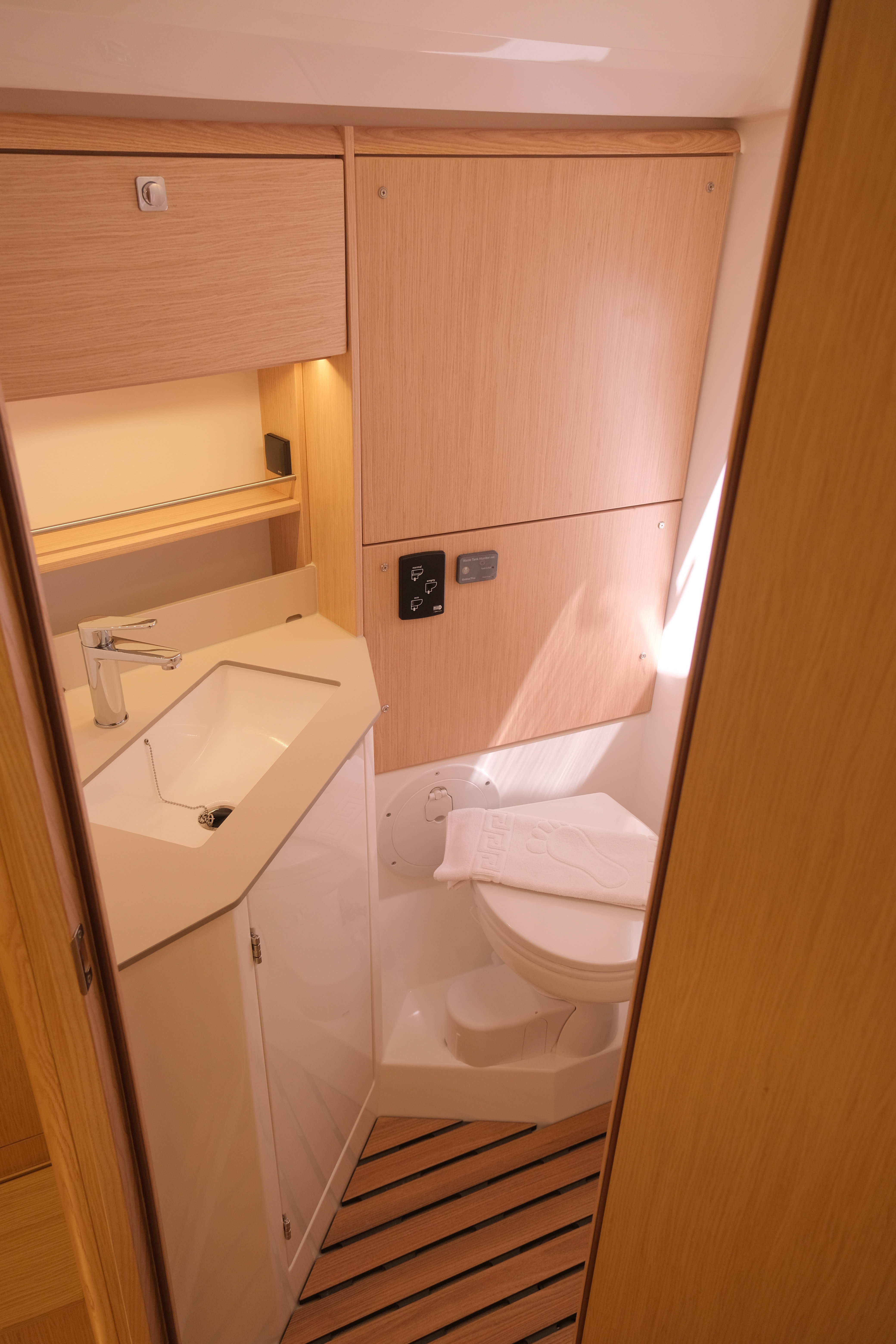 Yacht image 10