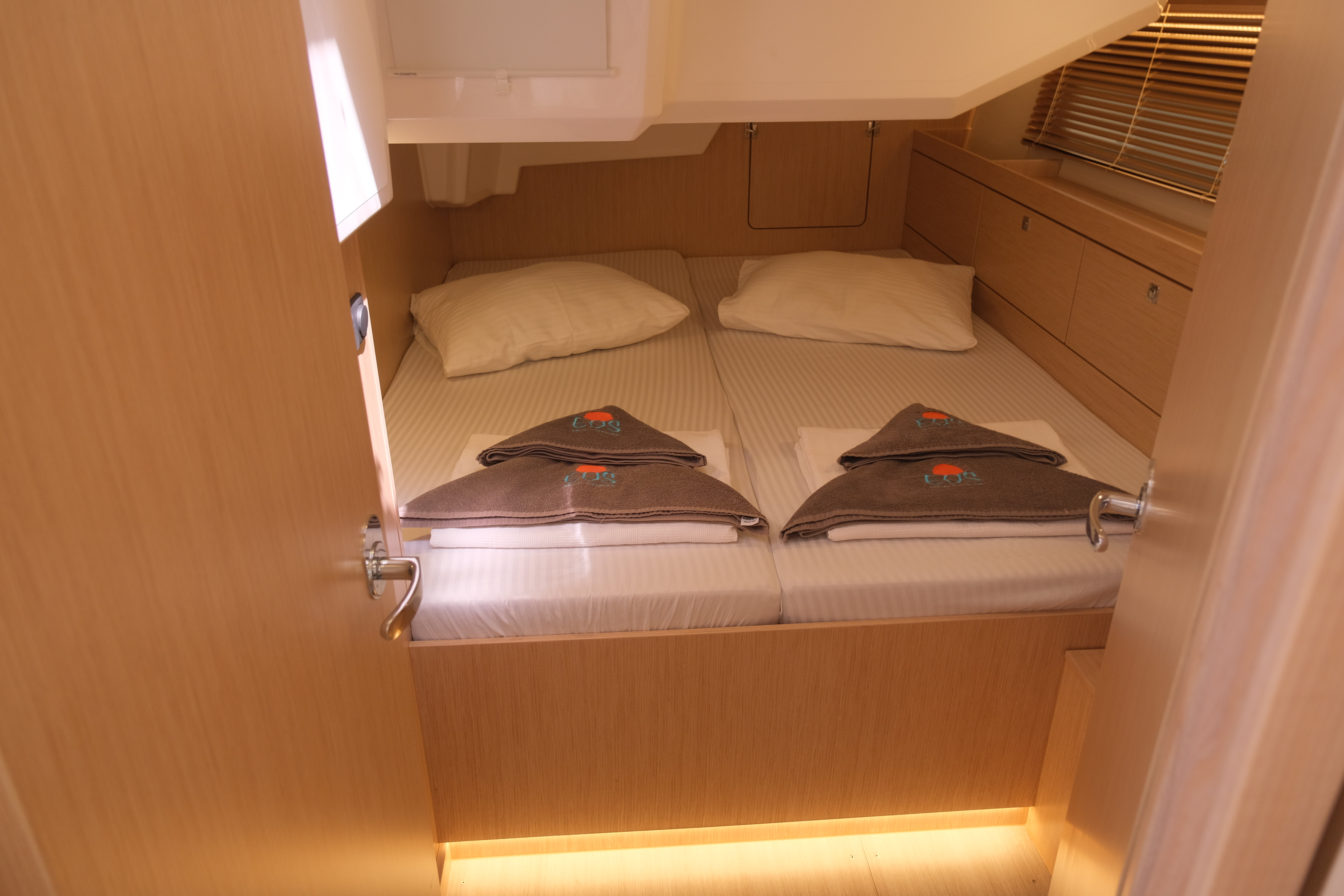 Yacht image 4
