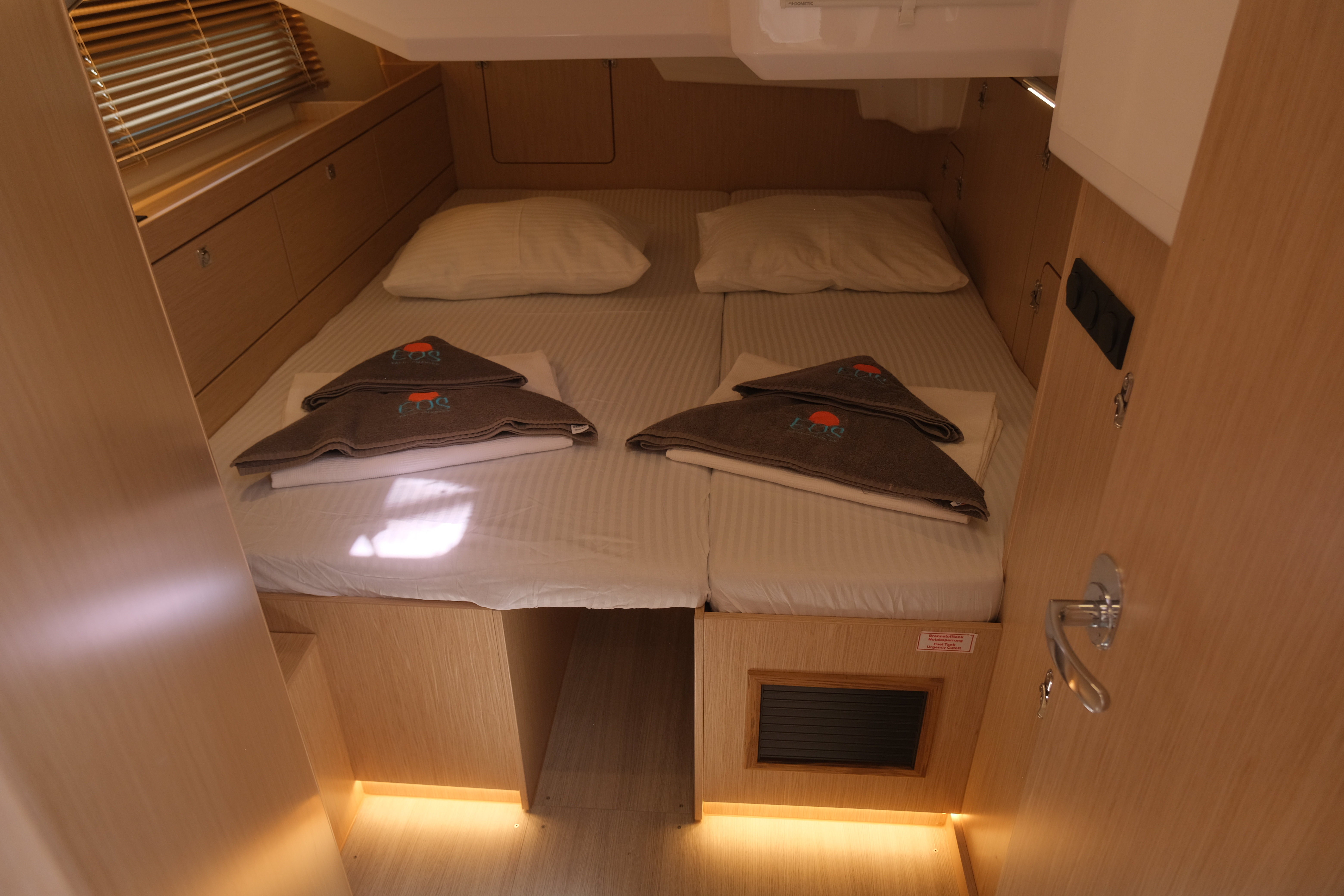 Yacht image 27