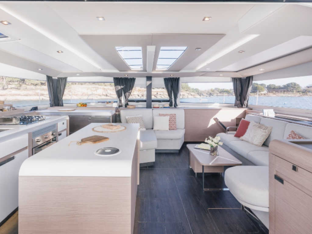 Aura 51 Octantis — yacht photo 5
