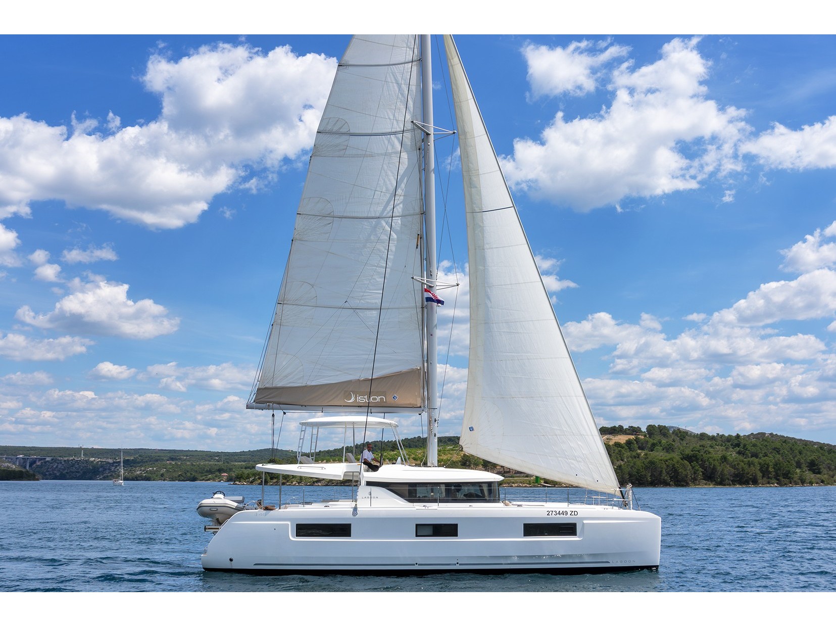 Yacht image 24