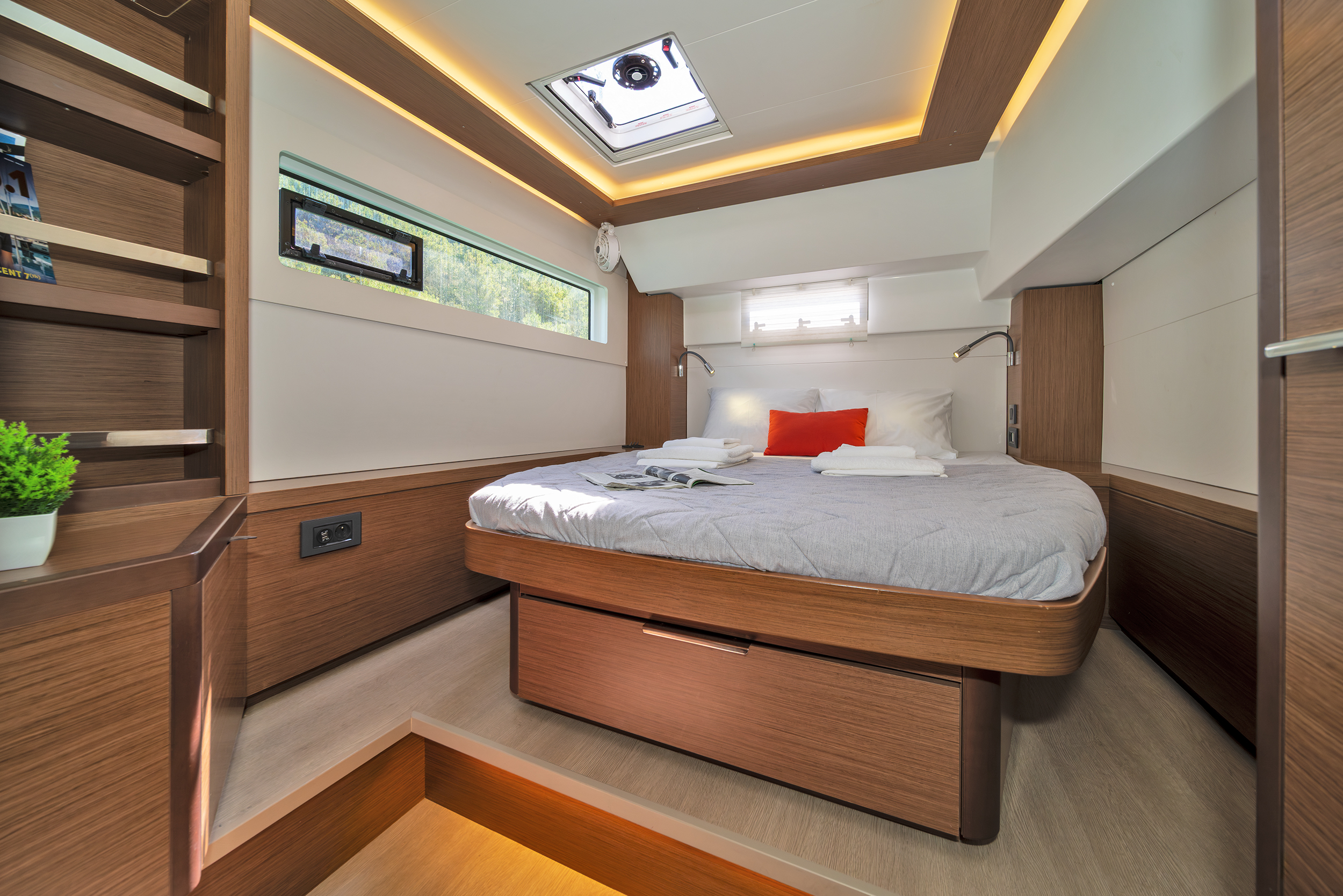Yacht image 4