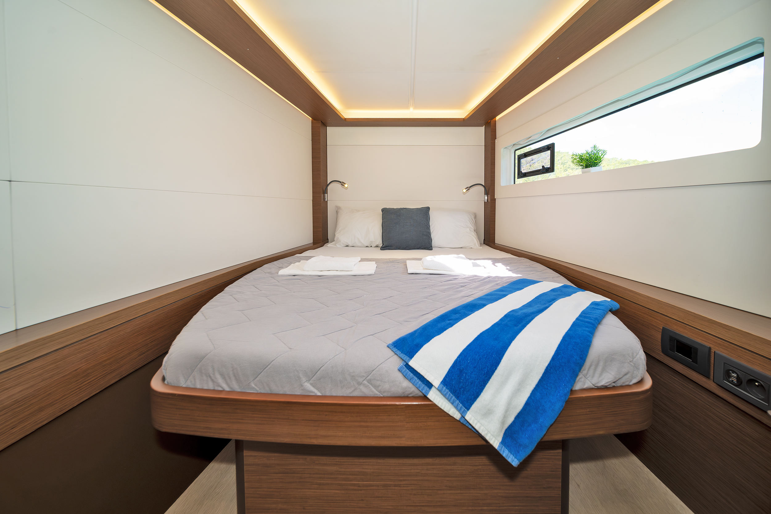 Yacht image 25