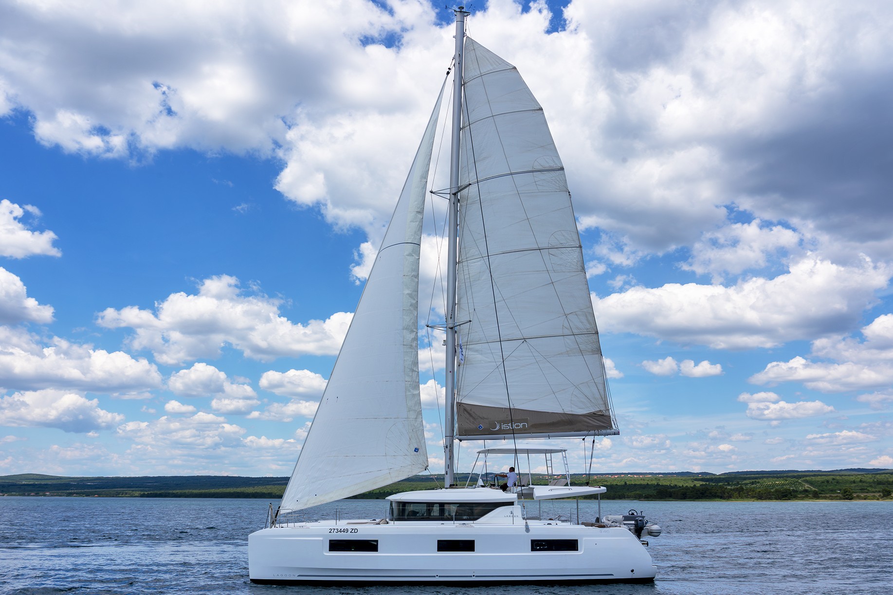 Yacht image 12