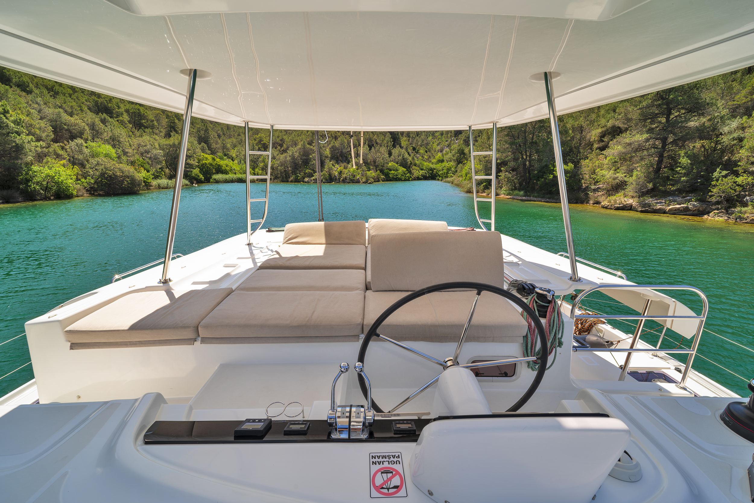 Yacht image 15