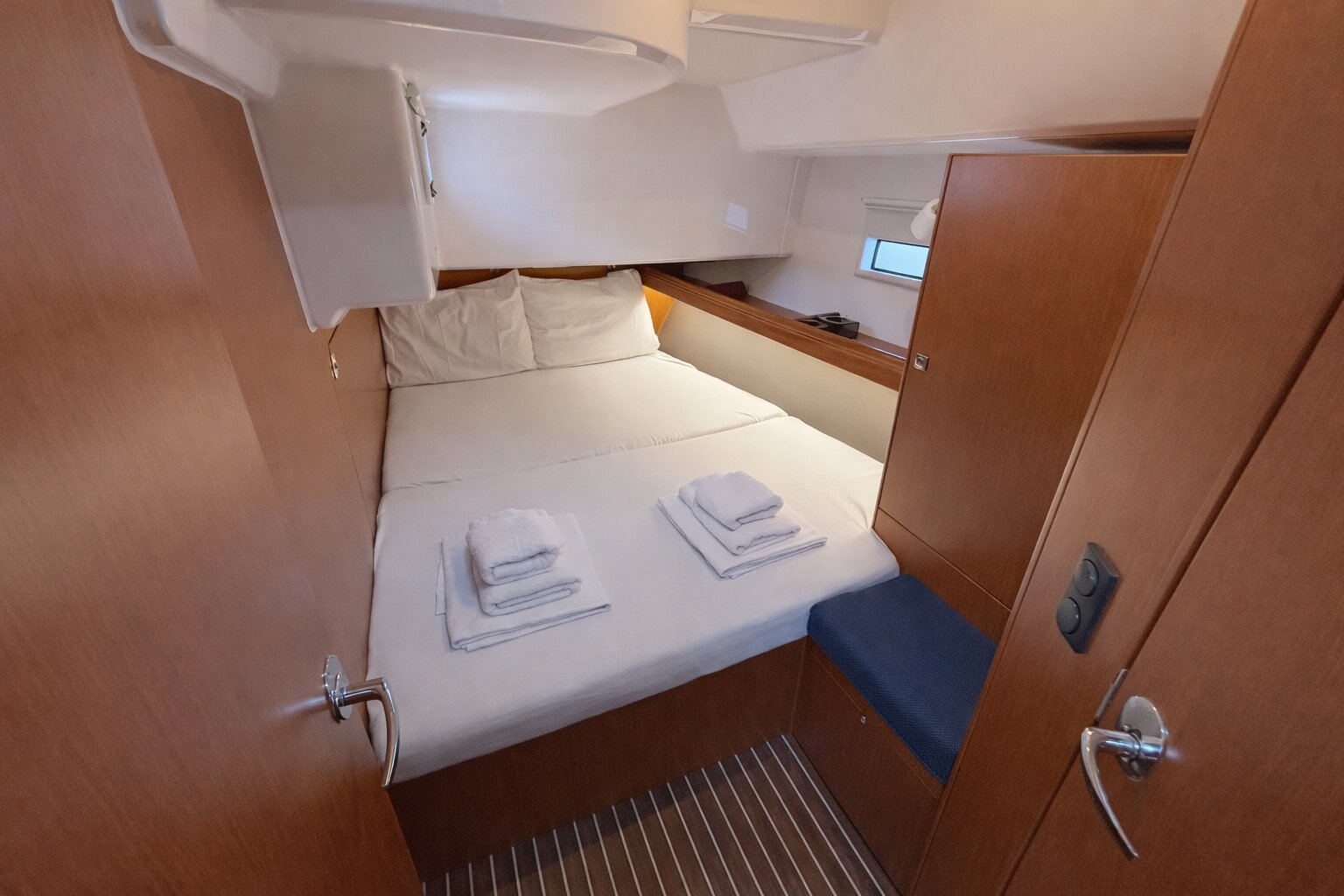Yacht image 13