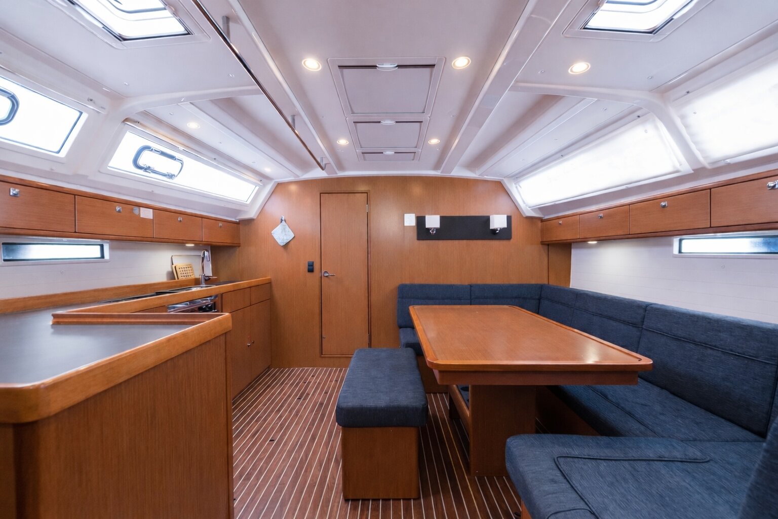 Yacht image 4