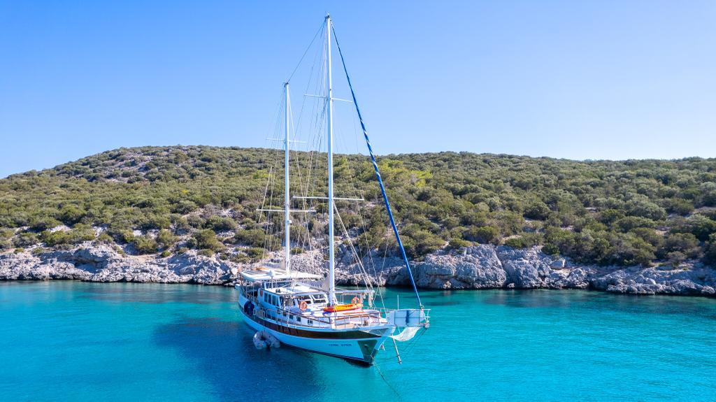 Yacht image 3