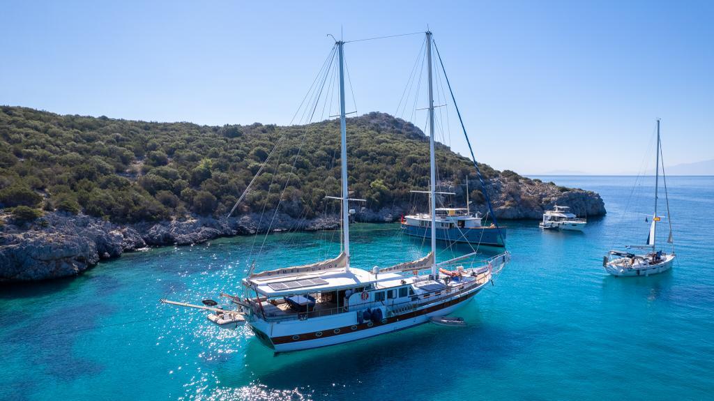 Yacht image 24
