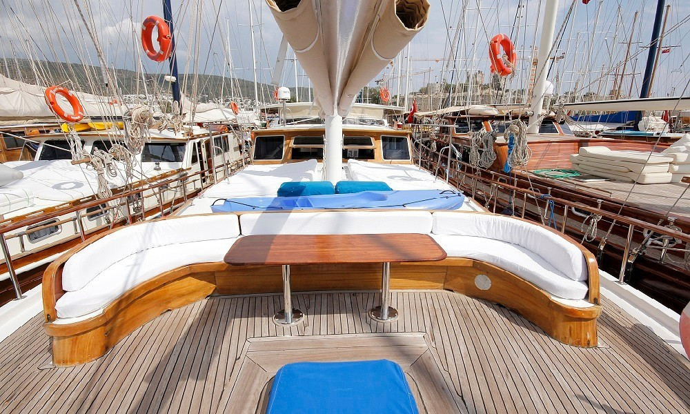 Yacht image 18