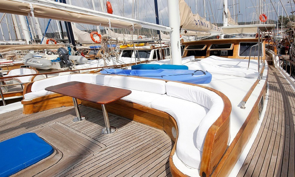 Yacht image 16