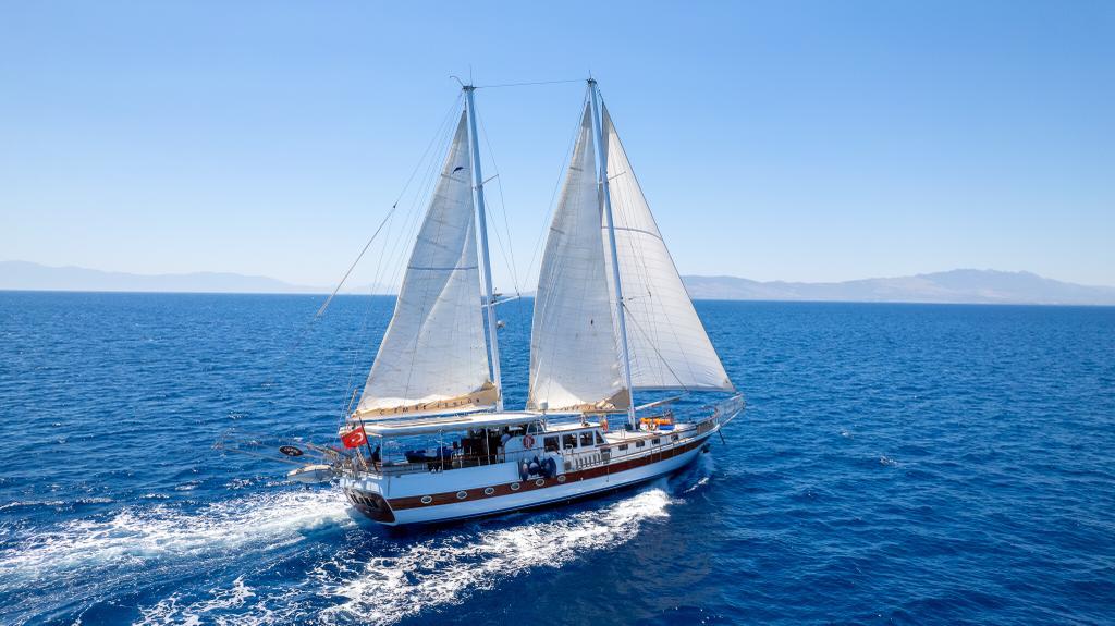 Yacht image 8