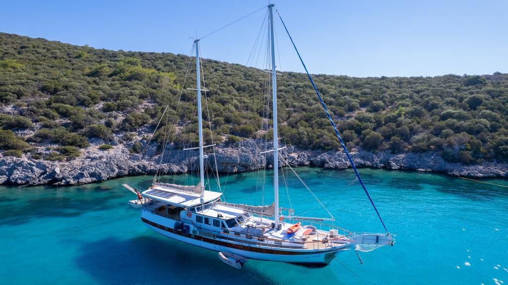 Yacht image 10