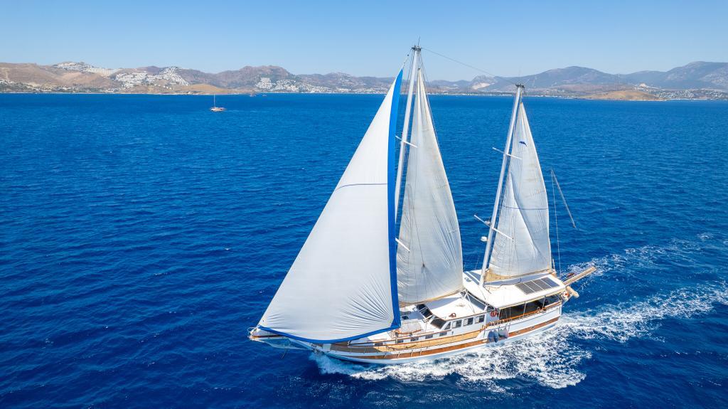Yacht image 1