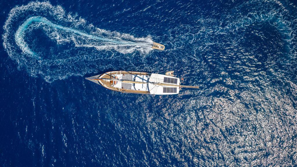 Yacht image 19