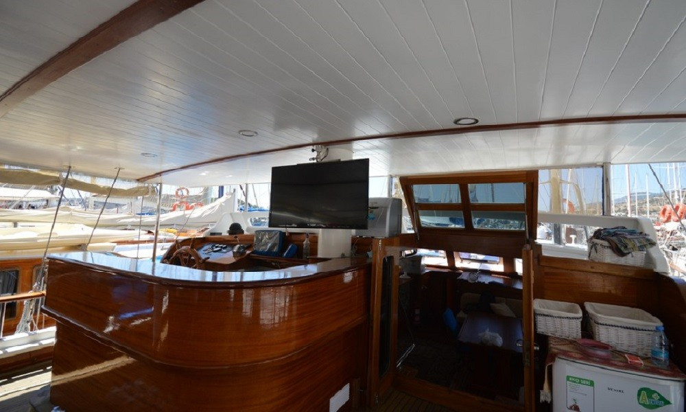 Yacht image 11