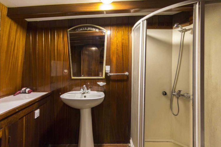 Yacht image 33
