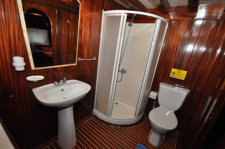 Yacht image 9