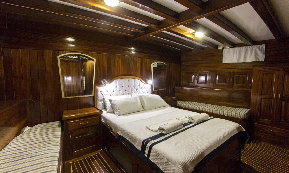 Yacht image 20