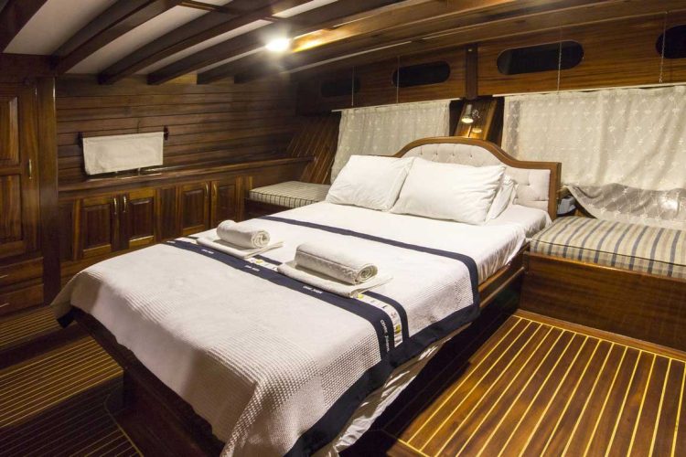Yacht image 25