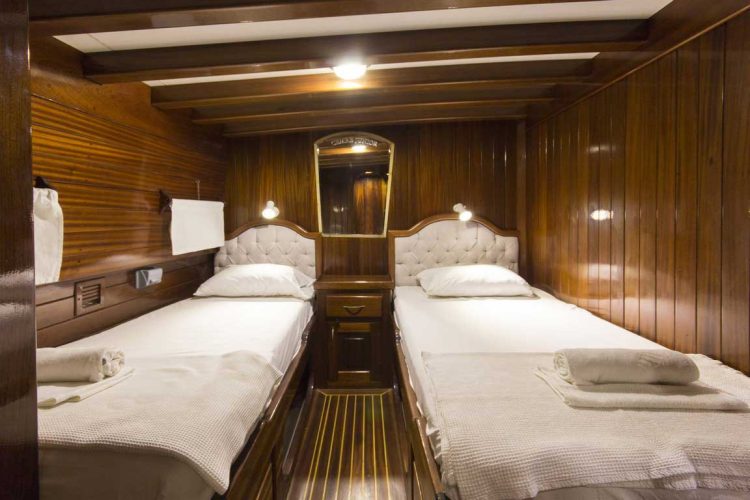 Yacht image 32